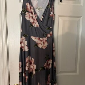 Kaileigh Gray Floral Midi Dress